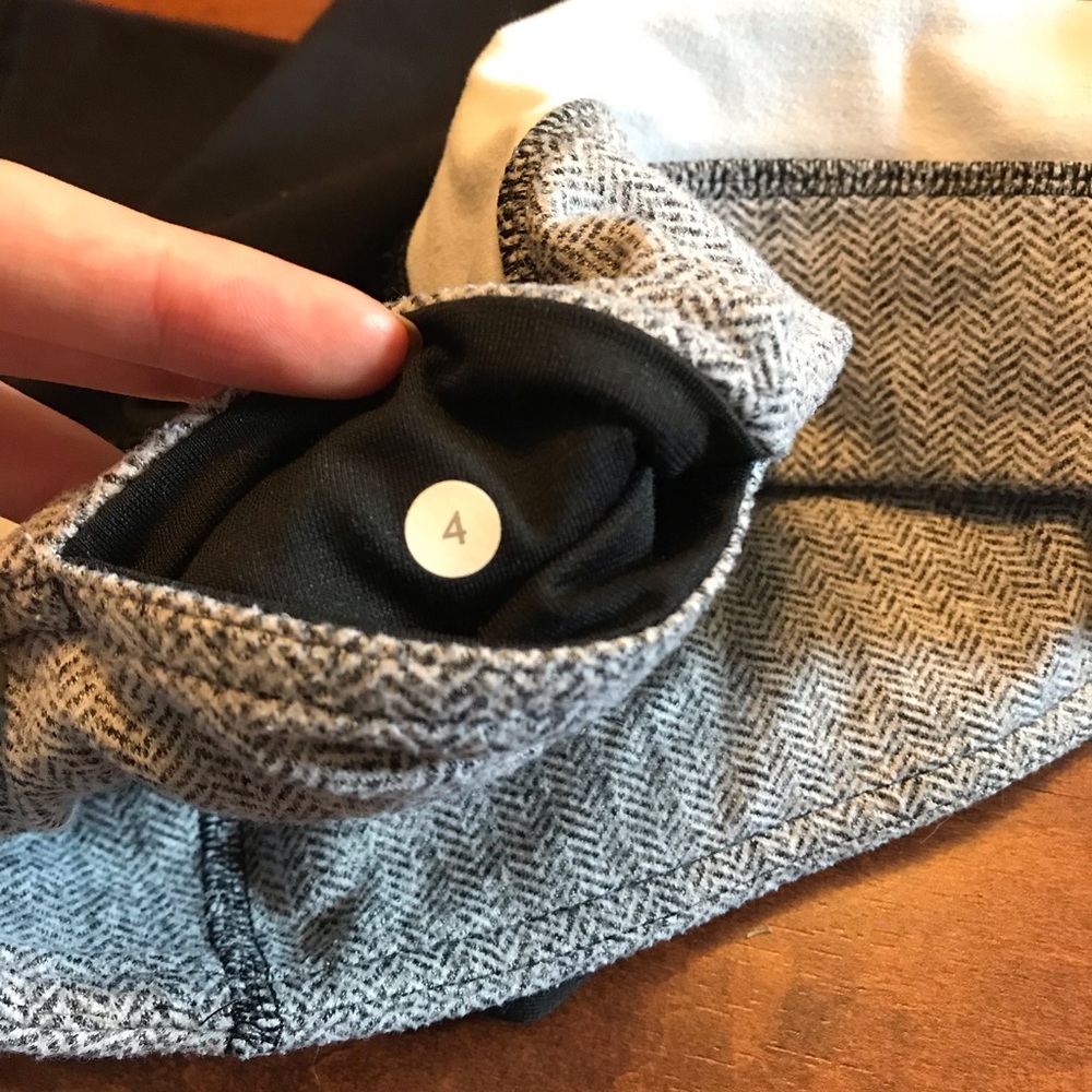 Lululemon flared leggings - Picture 5 of 5